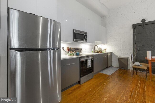 Foto del edificio - 1853 N Howard St