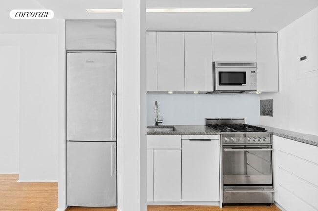 Building Photo - 32 Gramercy Pk S