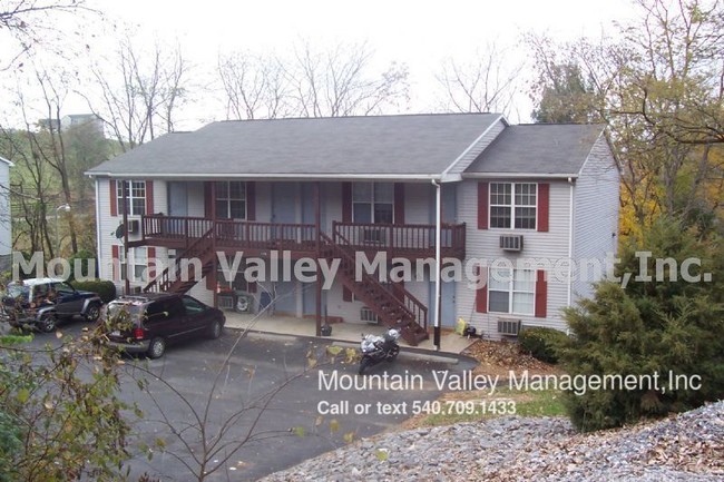 Building Photo - 1115 Lincolnshire Dr