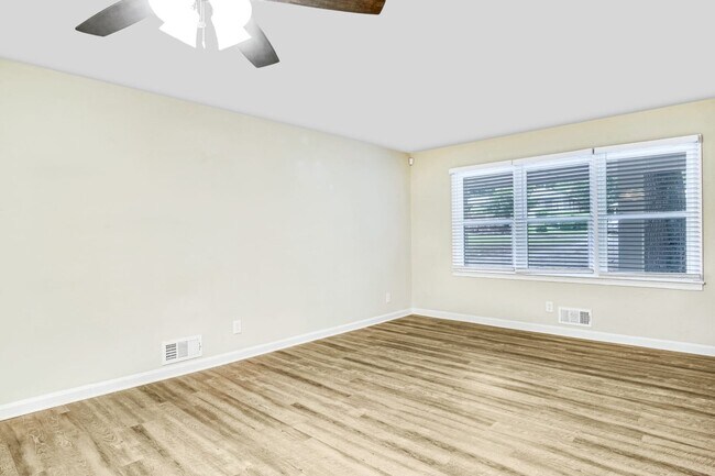 Foto del edificio - 2519 Brentwood Road
