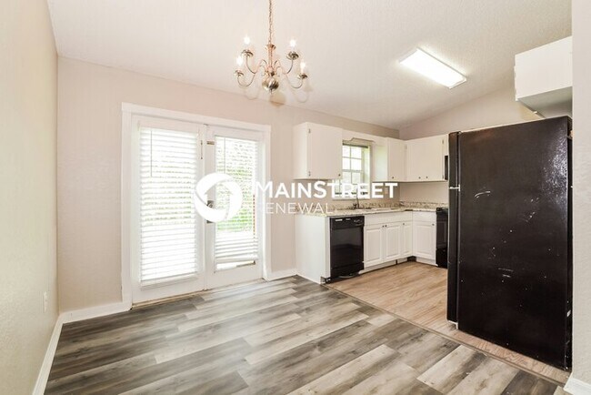 Building Photo - 3 Bedroom Pet-Friendly Home in Auburndale, FL with Main Street Renewal
