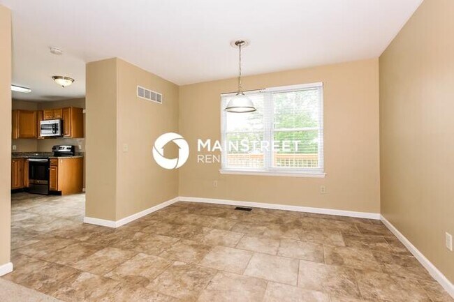 Foto del edificio - 3 Bedroom Pet-Friendly Home in St Peters, MO with Main Street Renewal