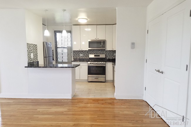 Building Photo - No Fee -Amazing 2BR in Midwood