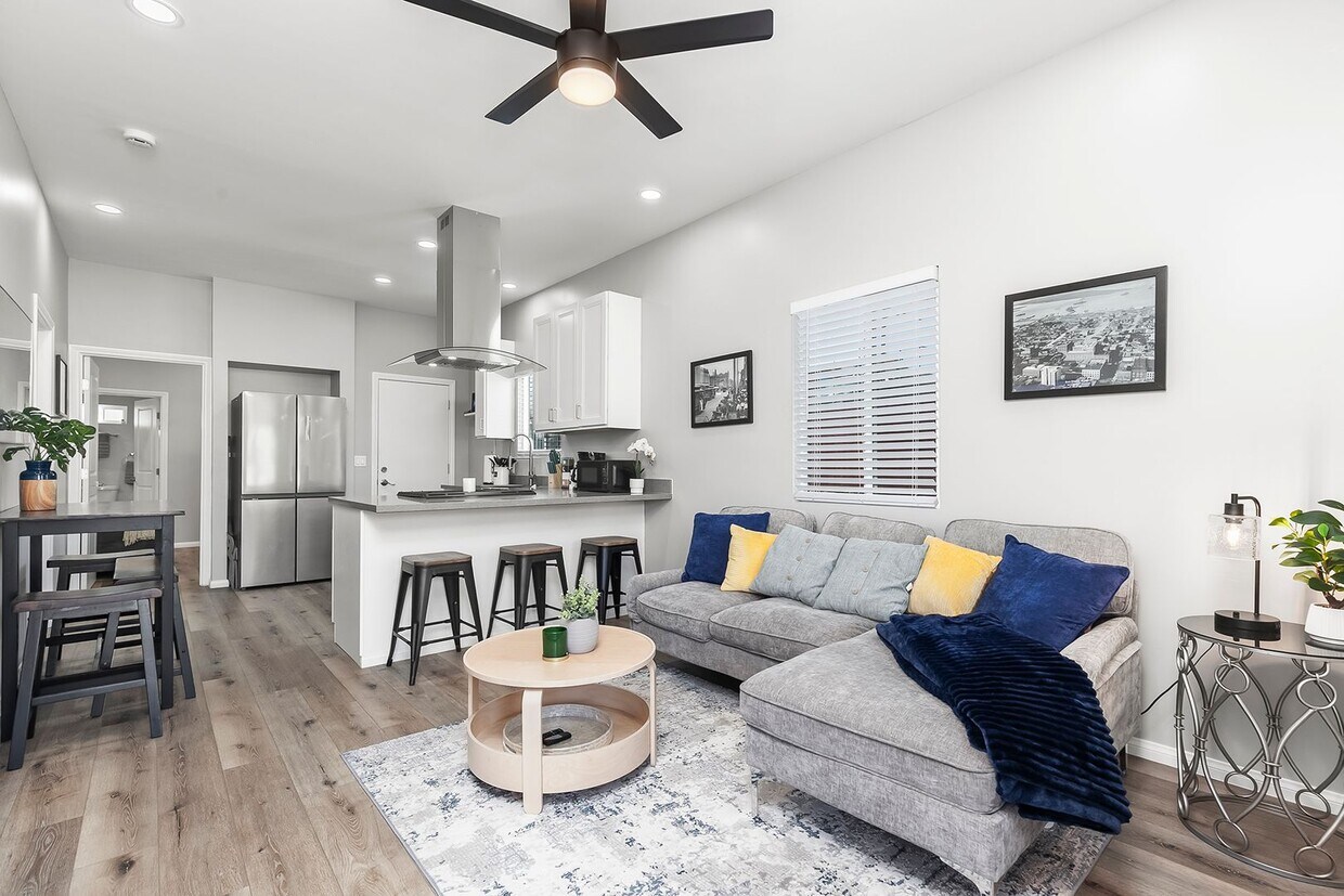 Foto principal - Newly furnished and remodeled 2 bed 2 bath!