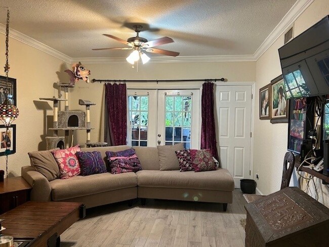 Building Photo - Downtown stunner! one bed one bath in the ...
