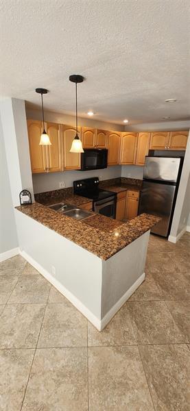 Foto del edificio - 10926 Royal Palm Blvd