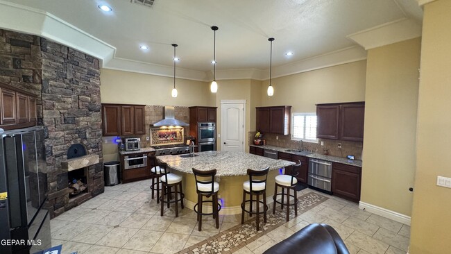 Foto del edificio - 7381 Black Mesa Dr