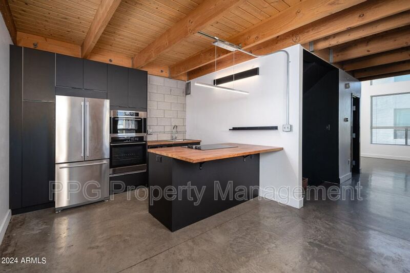 Foto principal - 537 E Willetta St