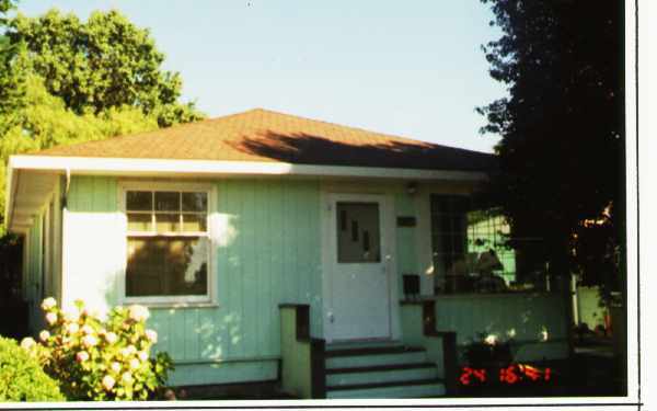 Building Photo - 711-715 Roosevelt Ave