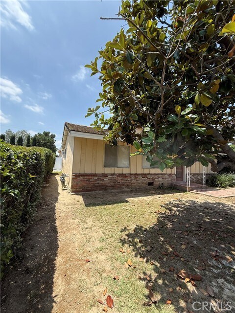 Building Photo - 4831 Fiesta Ave