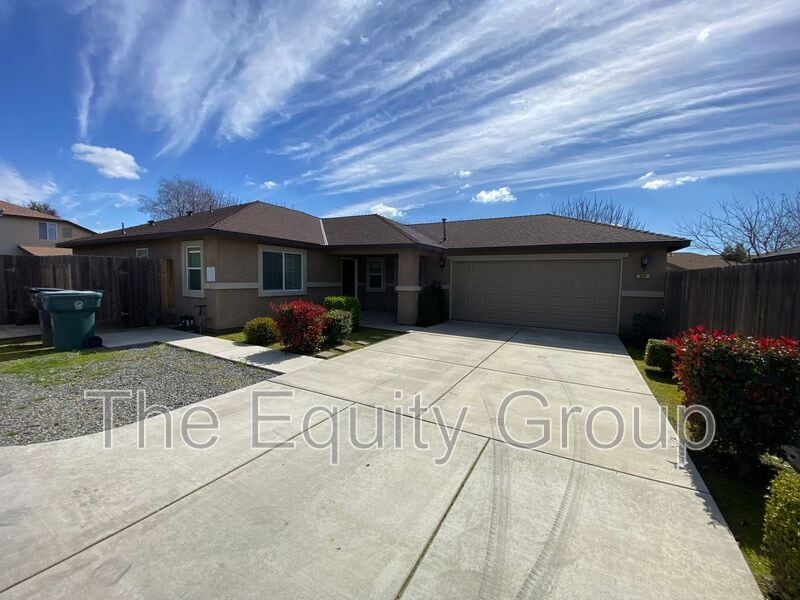546 Edgewater St, Tulare, CA 93274 House Rental in Tulare, CA