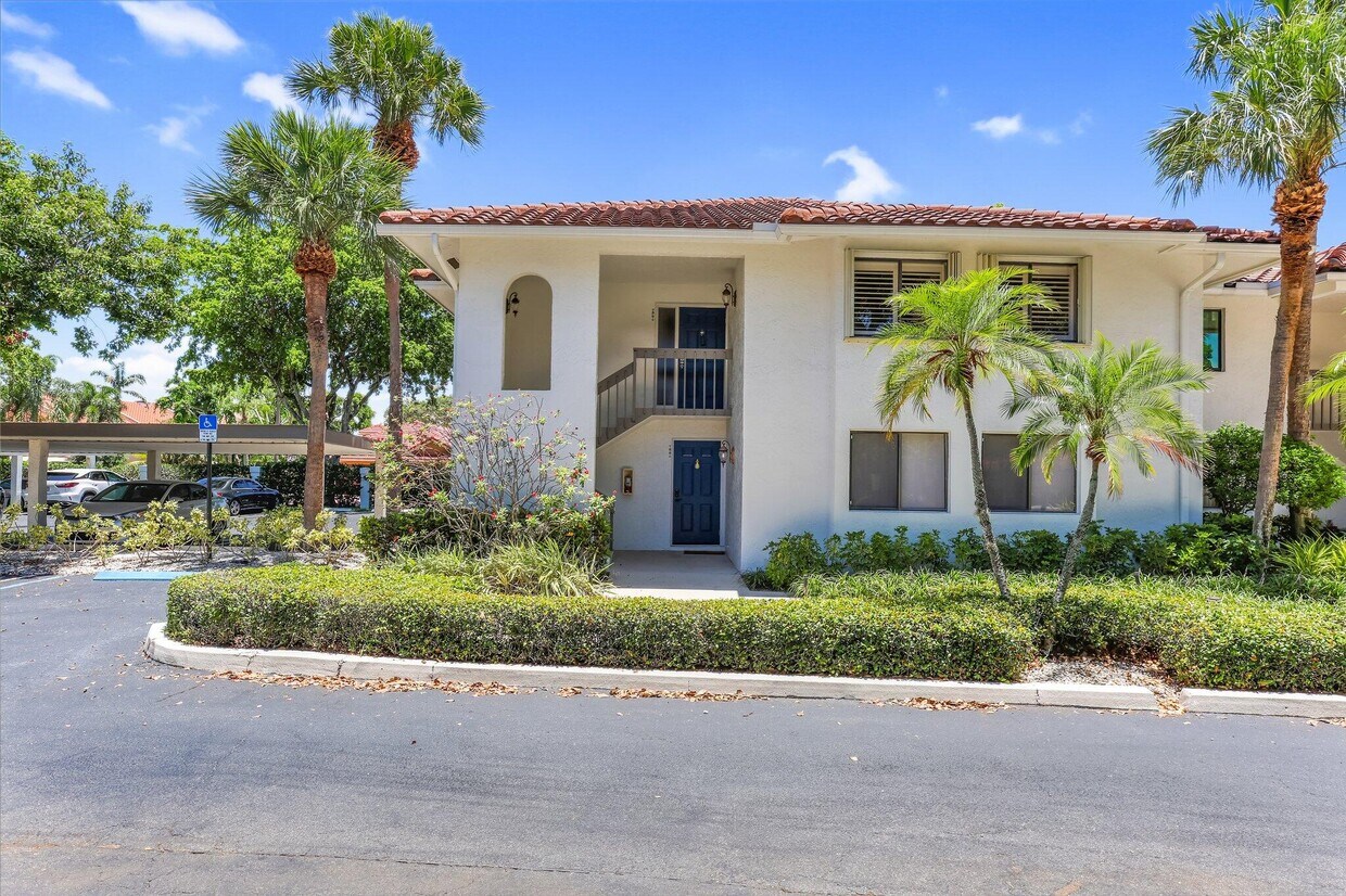 Foto principal - 60 Pelican Pointe Dr