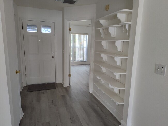 Foto del edificio - 5202 Oceanside Ct