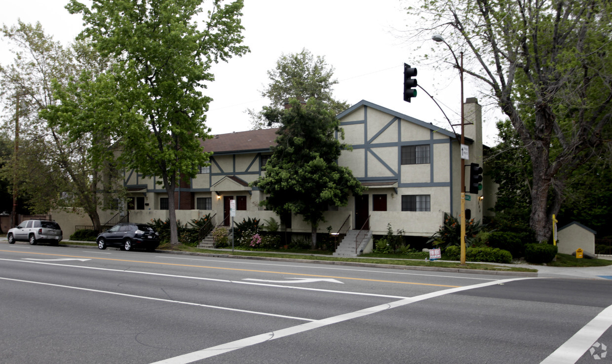Building Photo - 400 S Keystone St