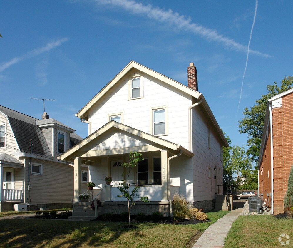 Building Photo - 1391-1393 Broadview Ave