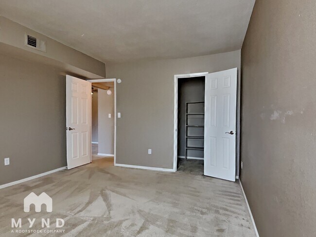Foto del edificio - 5877 N Granite Reef Rd