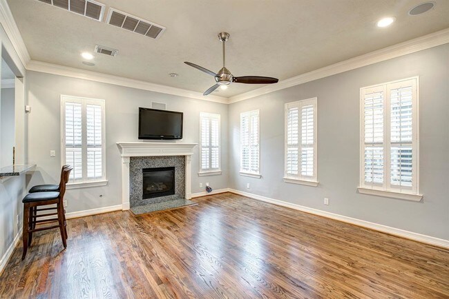 Building Photo - 7527 Shady Villa Walk