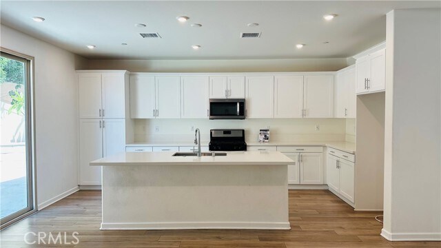 Building Photo - 992 W Jasmine Wy
