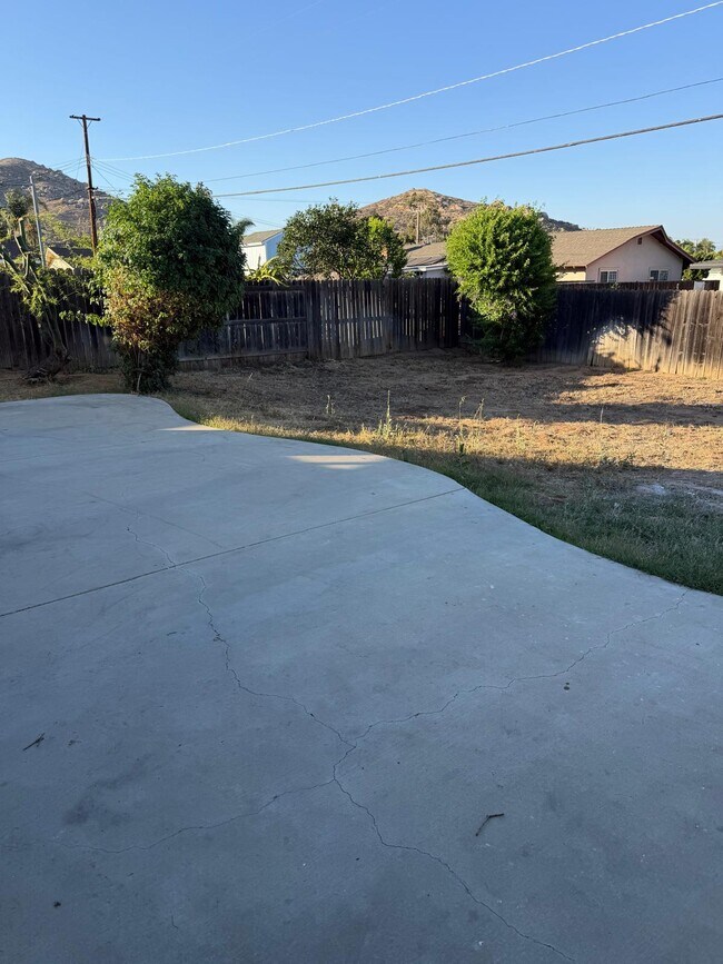 Foto del edificio - 5277 Peacock Ln