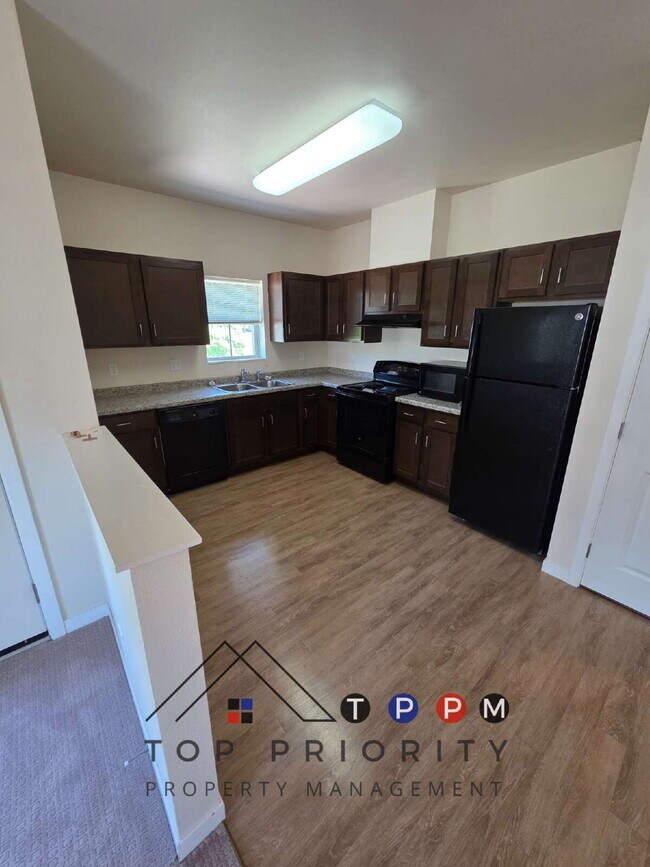 Foto del edificio - 2 Bedroom | 1 Bathroom 2nd Floor Apartment...