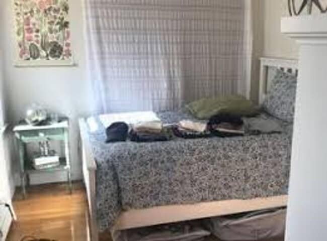 Building Photo - No Brokers Fee, New Kitchen, Laundry on a Site,