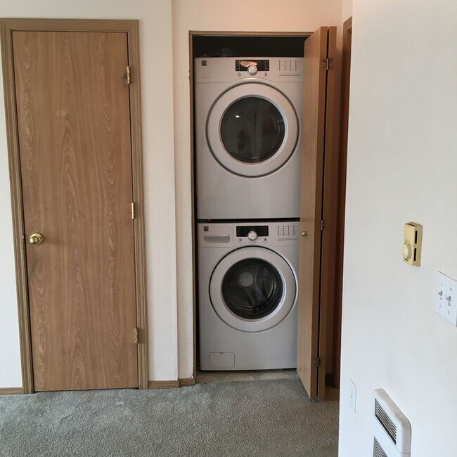 Foto del edificio - Pet-Friendly 2 Bedroom, 2 Bath Apartment in Newberg