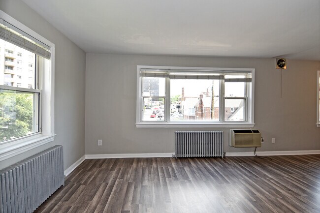 Building Photo - 7036 Strathmore St