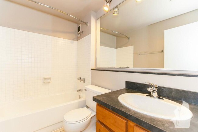 Foto del edificio - 1 bedroom in Chicago IL 60610
