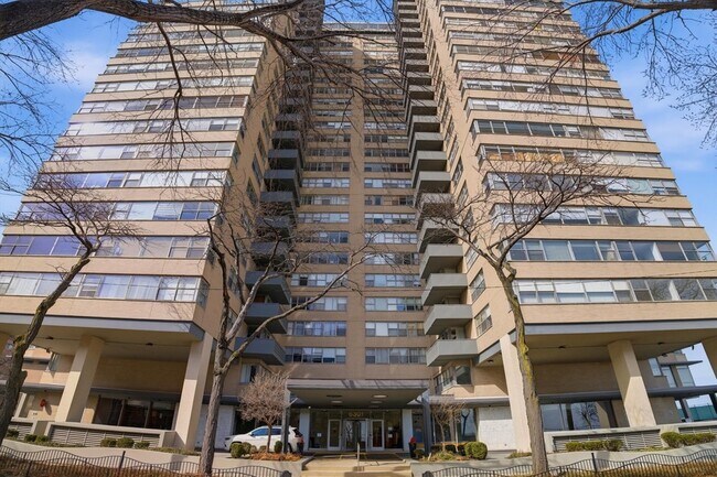 Foto del edificio - 6301 N Sheridan Rd