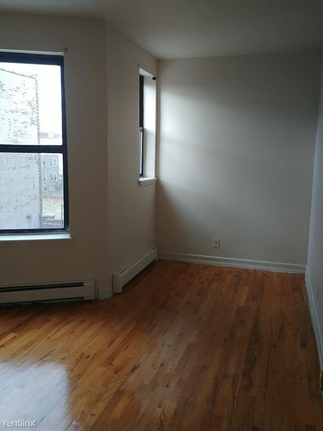 Building Photo - 2 br, 1 bath Apartment - 171 Woodlawn Ave