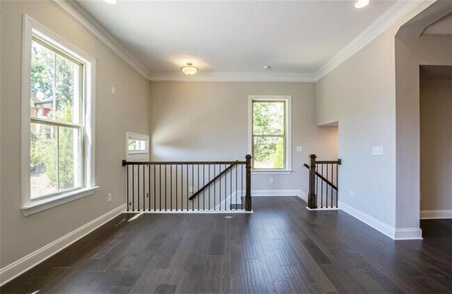 Building Photo - 3163 Rutter Dr