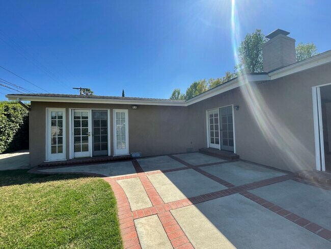 Building Photo - 5750 Aldea Ave