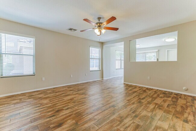 Building Photo - 2337 E Palm Beach Dr
