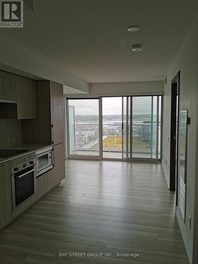 Building Photo - 17 Bathurst St