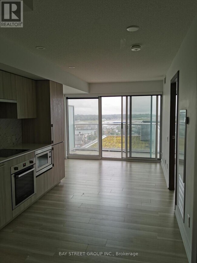 Photo du bâtiment - 17 Bathurst St