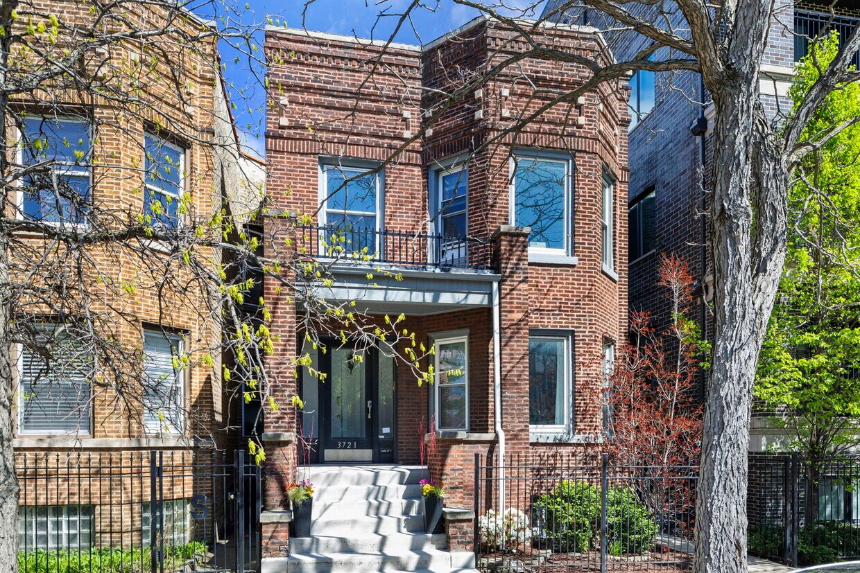 Primary Photo - 3721 N Ashland Ave