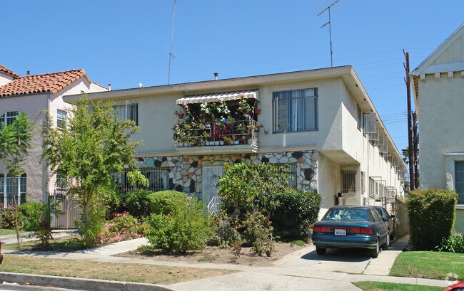 Building Photo - 410 N Hayworth Ave