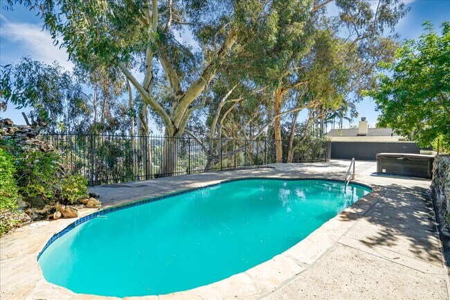 Building Photo - 434 Chautauqua Blvd