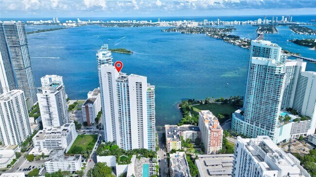 Building Photo - 2020 N Bayshore Dr