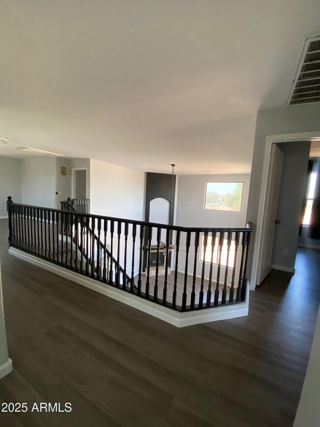 Building Photo - 8402 S 48th Ln