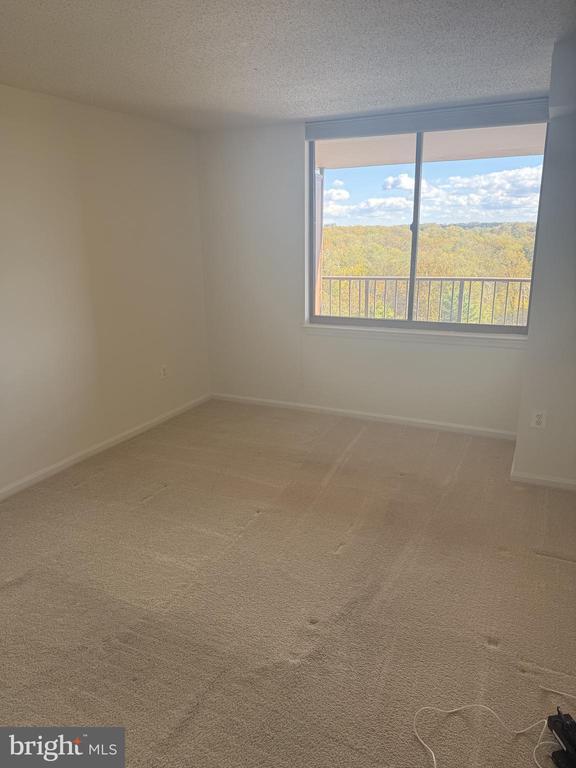 Foto del edificio - 10101 Grosvenor Pl