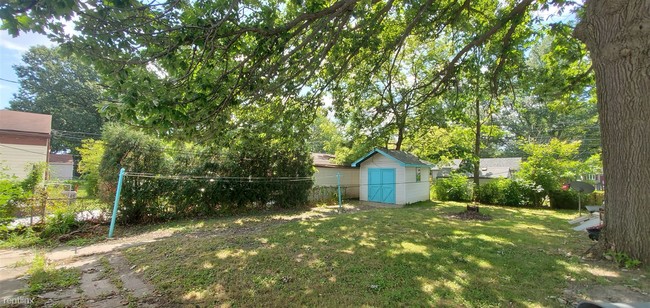 Building Photo - 2 br, 1 bath House - 19036 E 13 Mile Rd