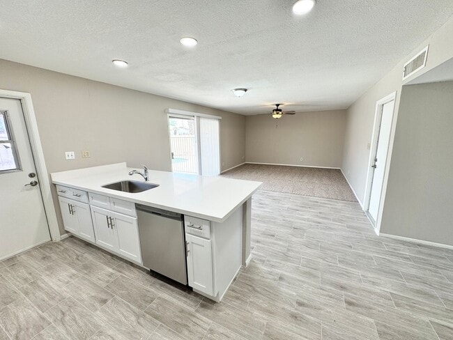 Building Photo - Newly remodeled Tempe 3 bed / 2 bath home ...