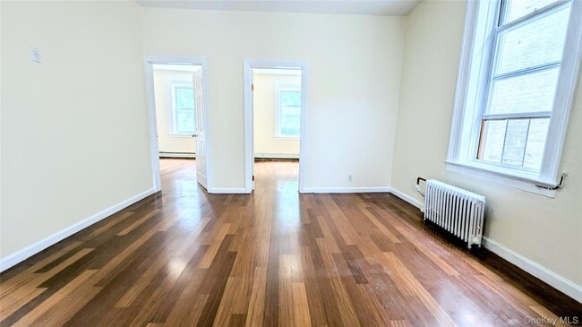 Building Photo - 12-15 31st Dr