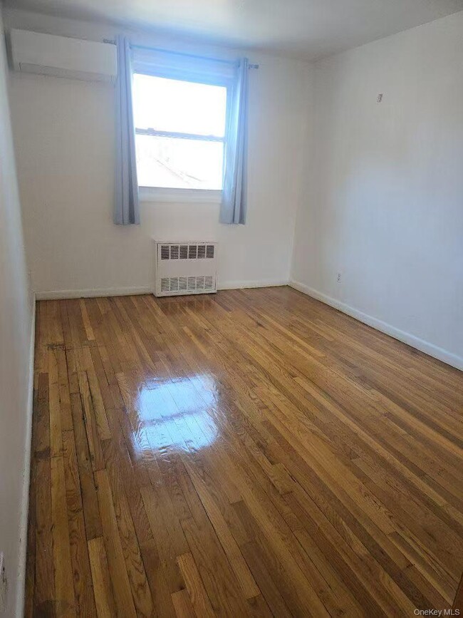 Building Photo - 147-31 Barclay Ave