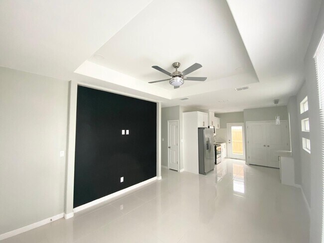 Foto del edificio - 200 W Saint Helena Ave