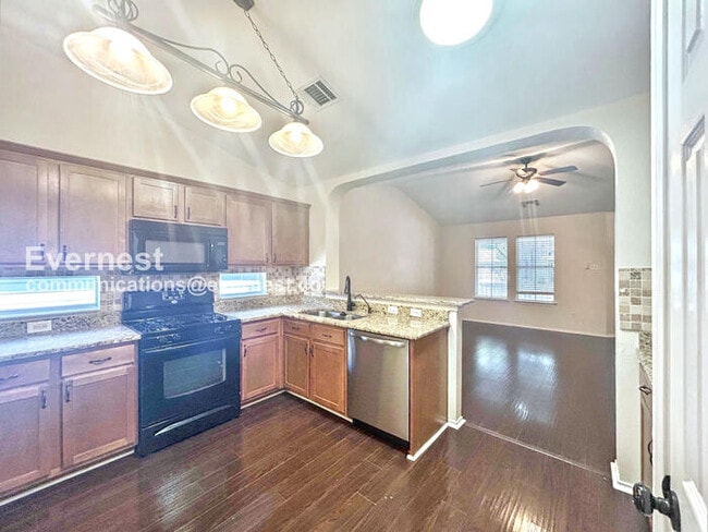 Building Photo - 317 Strawn