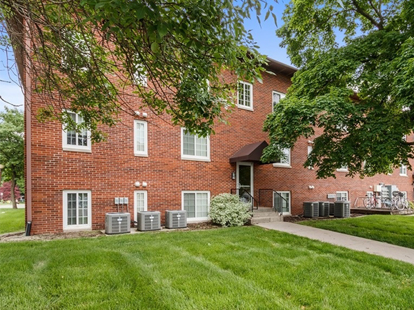 Building Photo - 100 Grandview Ct