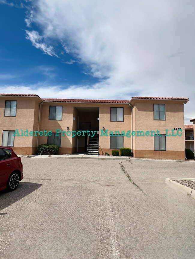 Building Photo - 4257 Sabana Loop SE