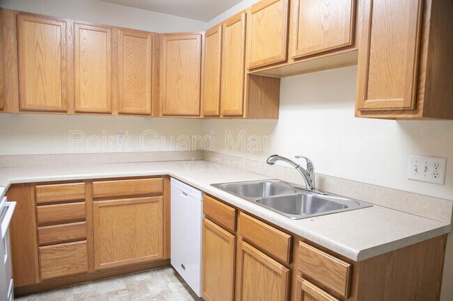 Building Photo - 1005 Ave K Ave